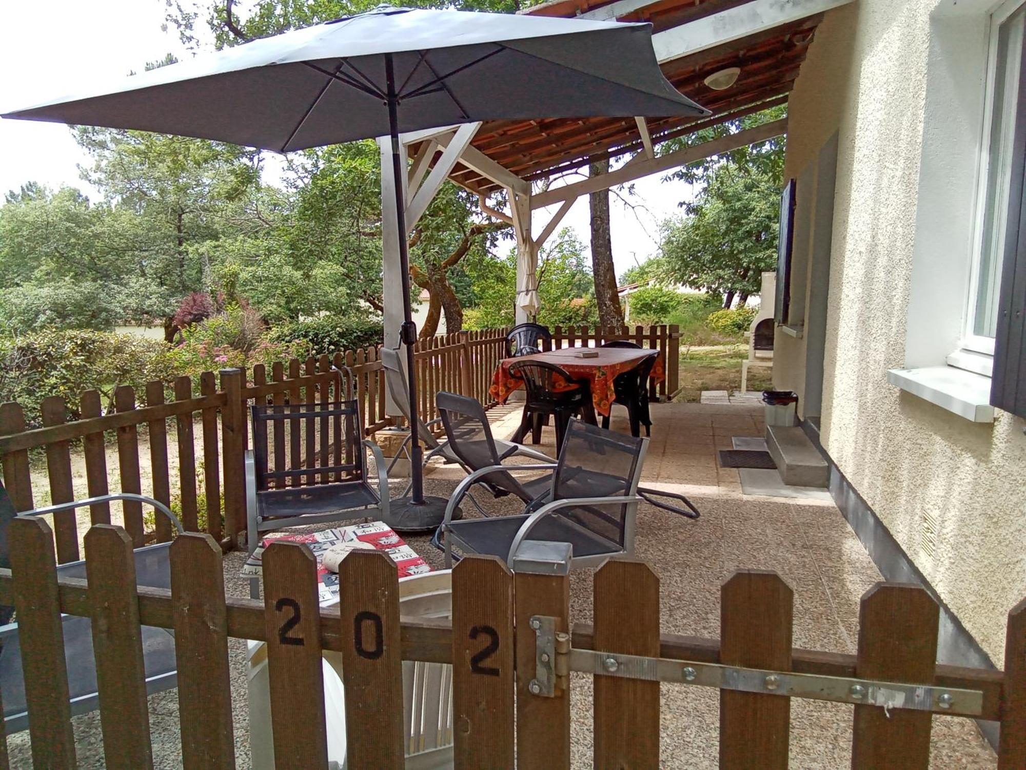 Etang Vallier Resort Brossac Екстериор снимка